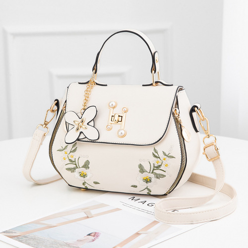 Manufacturer wholesale women's bag  autumn new fashion bucket bag embroidered bag cover type shoulder crossbody bag on behalf of
