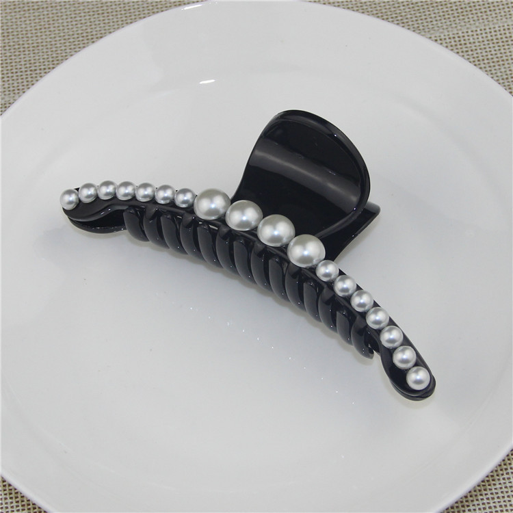 Large black (11.5 cm long)