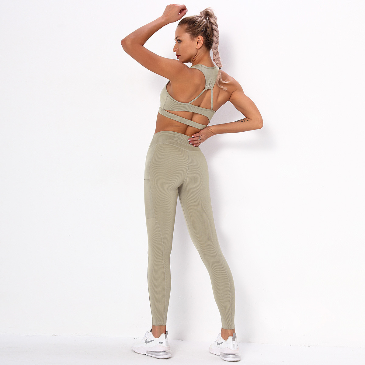 traje de yoga slim con bolsillo a rayas NSNS12754