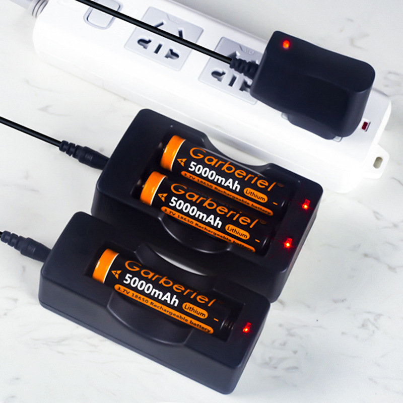 跨境18650充电器3.7V手电筒头灯通用锂电池充电器 红绿转灯 自停
