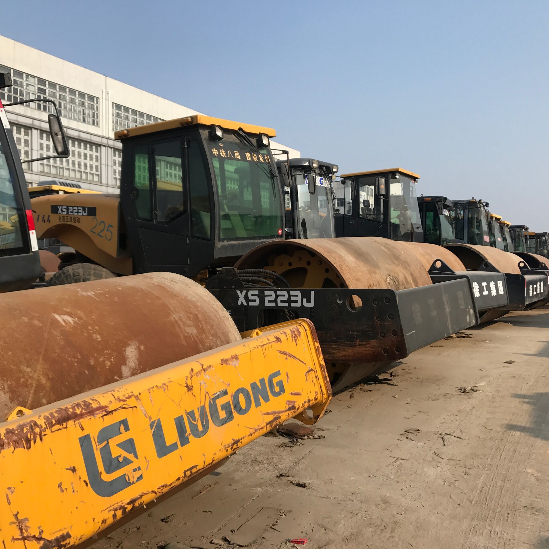 Prueba de carga real 20 toneladas XCMG rodillo de vibración 22 / 26 toneladas noventa por ciento nuevo XS262J