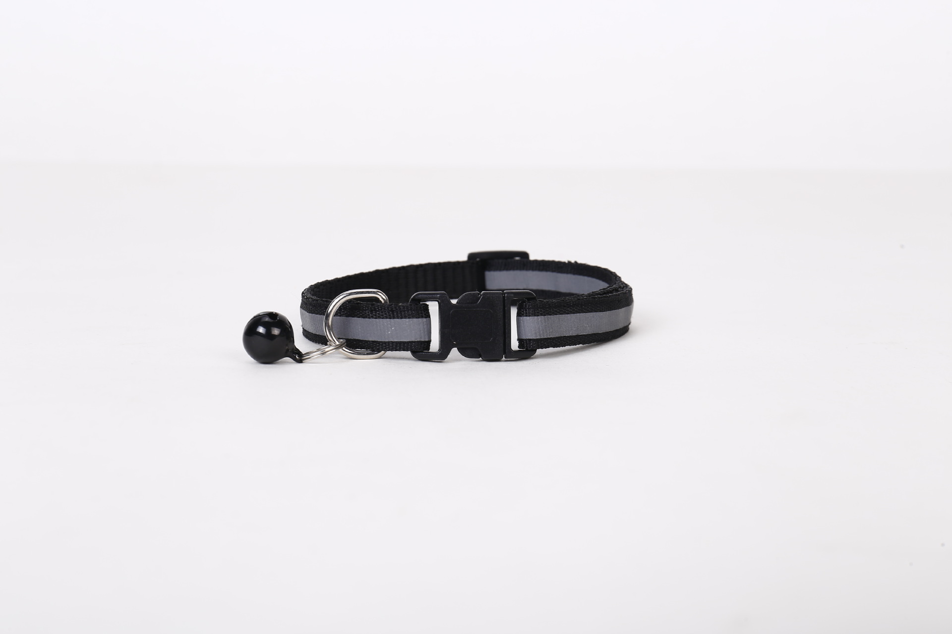 Excluso transfronterizo 1.0 Collar reflectante con hebilla negra para mascotas Parche para perros Collar de campana Collar para gatos Spot al por mayor