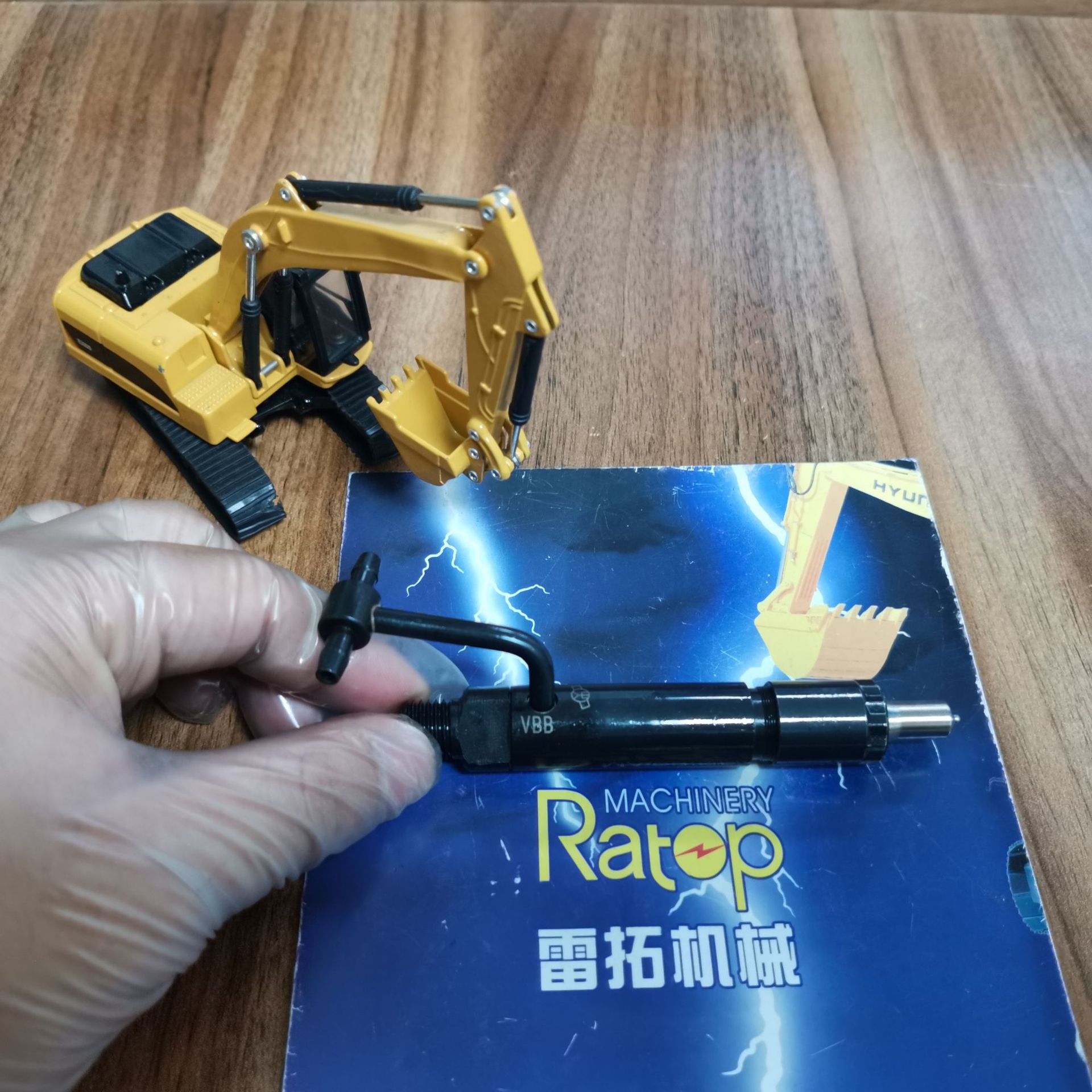 挖掘机装载机配件 PC55 喷油嘴 喷油器