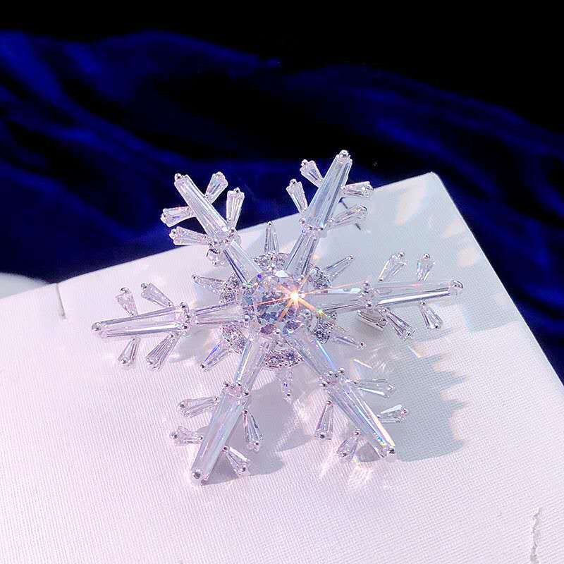 Estilo coreano nuevo copo de nieve ramillete de cobre femenino micro incrustaciones de circón broche de gama alta accesorios de ropa pin moda ramillete al por mayor