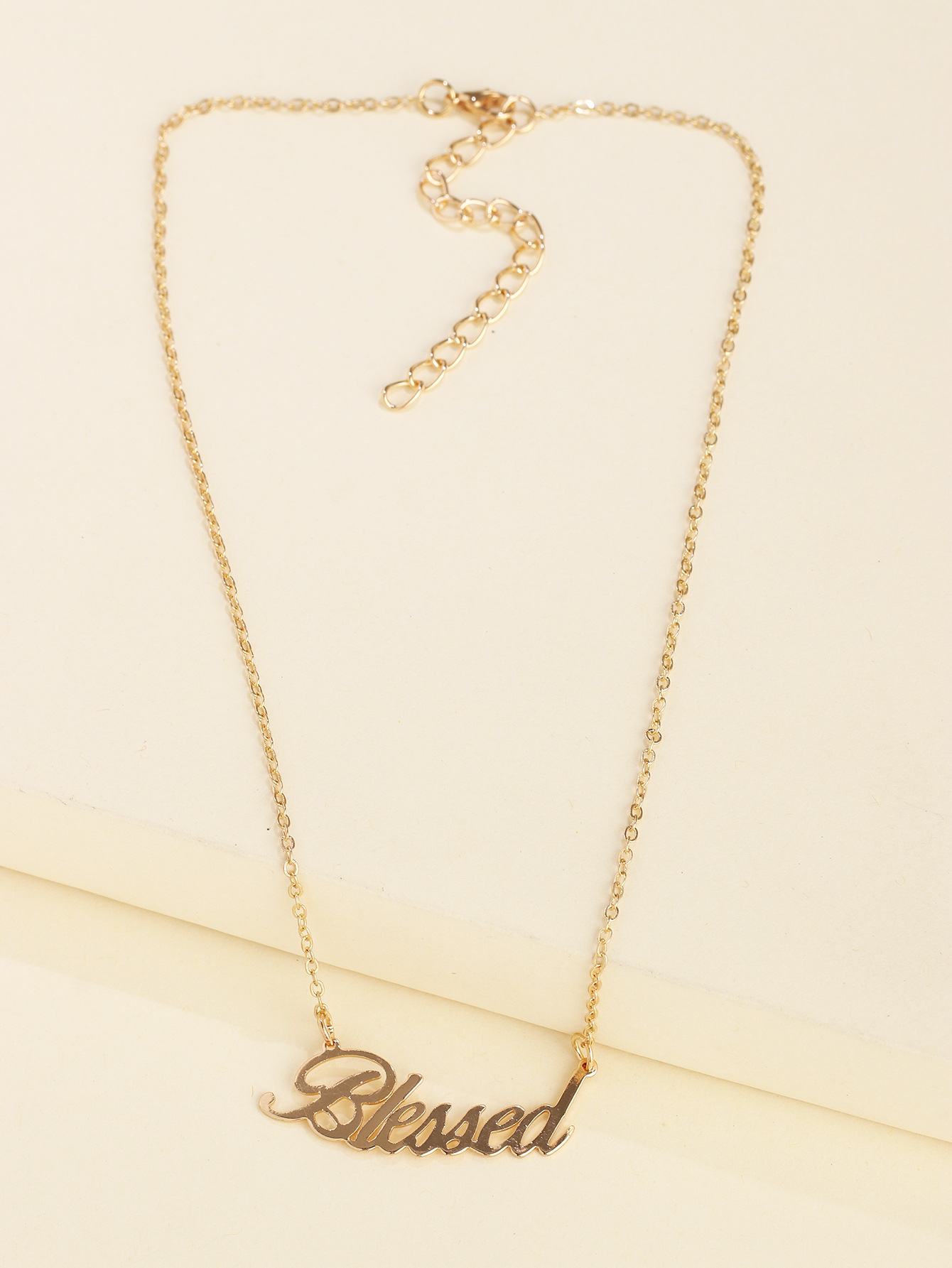 Korean Fashion Simple Necklace Alloy English Letter Clavicle Chain Hot Selling Wholesale Nihaojewelry display picture 9