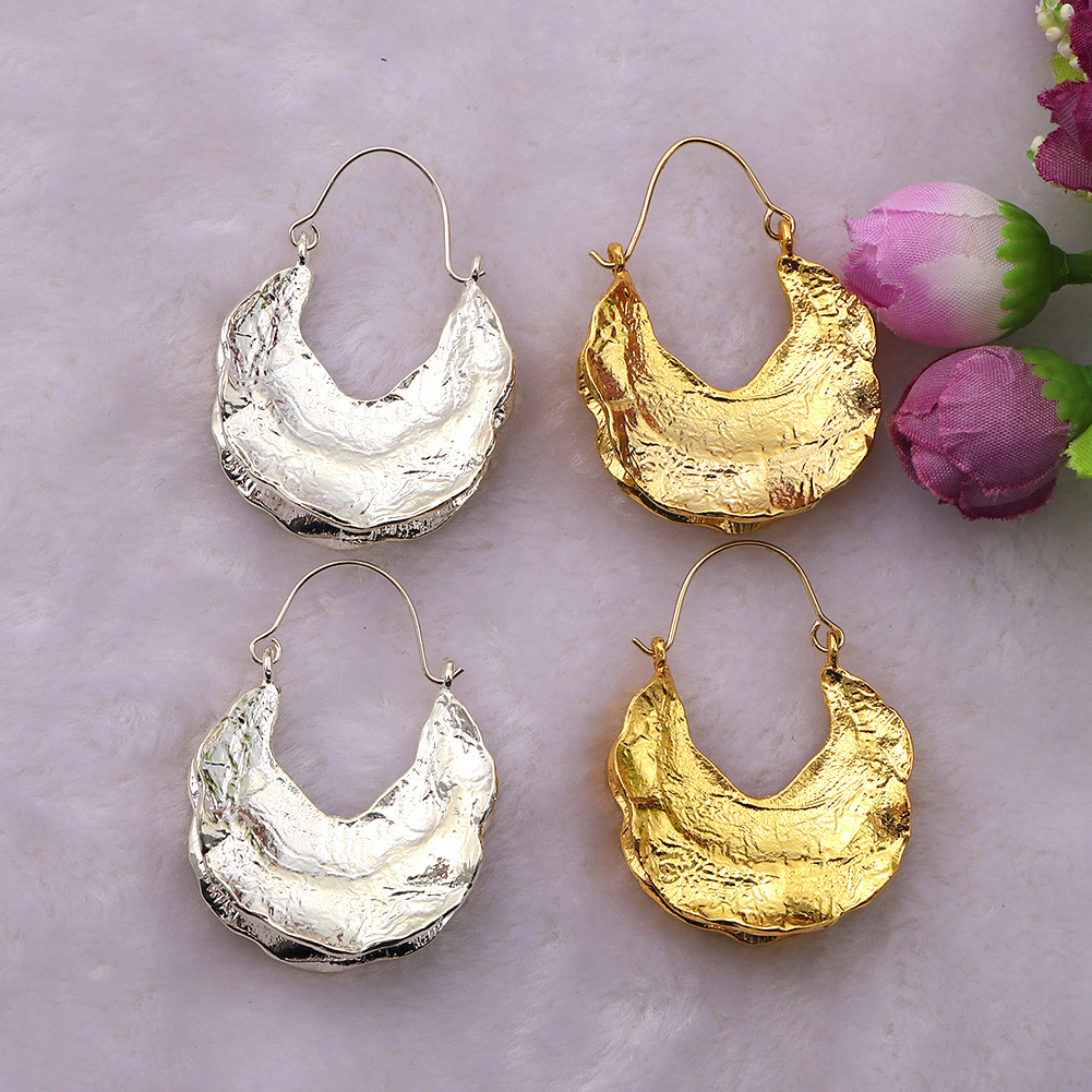 Concave-convex Metallic Luster U-shaped Alloy Earrings display picture 4