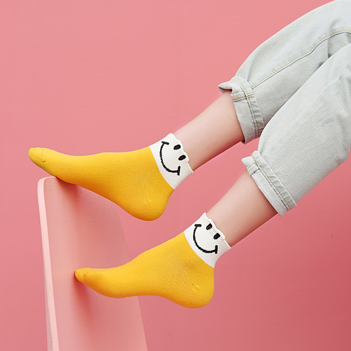 Spring and summer cartoon smiley socks for women, personalized emoticons, women's boat socks, cotton women's socks, manufacturer wholesale