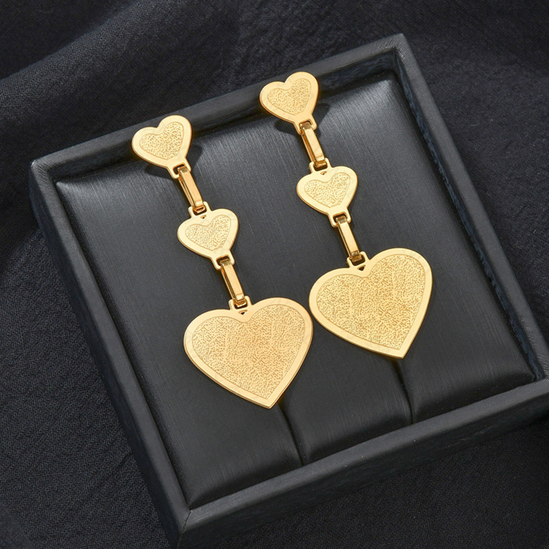 Boucles D&#39;oreilles D&#39;amour Brillantes Multicouches En Forme De Coeur Simples En Acier Inoxydable Bijoux Exagérés En Gros Nihaojewelry display picture 5