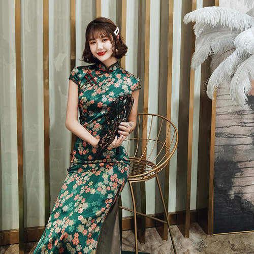 Women green floral chinese dresses qipao dress photos shooting Cheongsam retro long dress