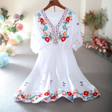 代理田园风小清新文艺复古刺绣花收腰气质荷叶边高腰V领连衣裙子