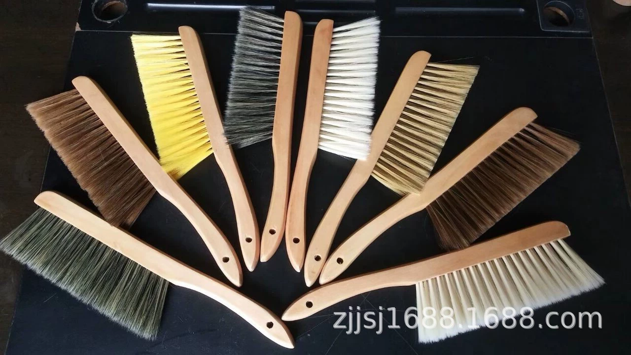 Производители поставляют щётку для деревянной кровати. Чистящая щетка. Пылезащитная щетка. Все виды меля провода