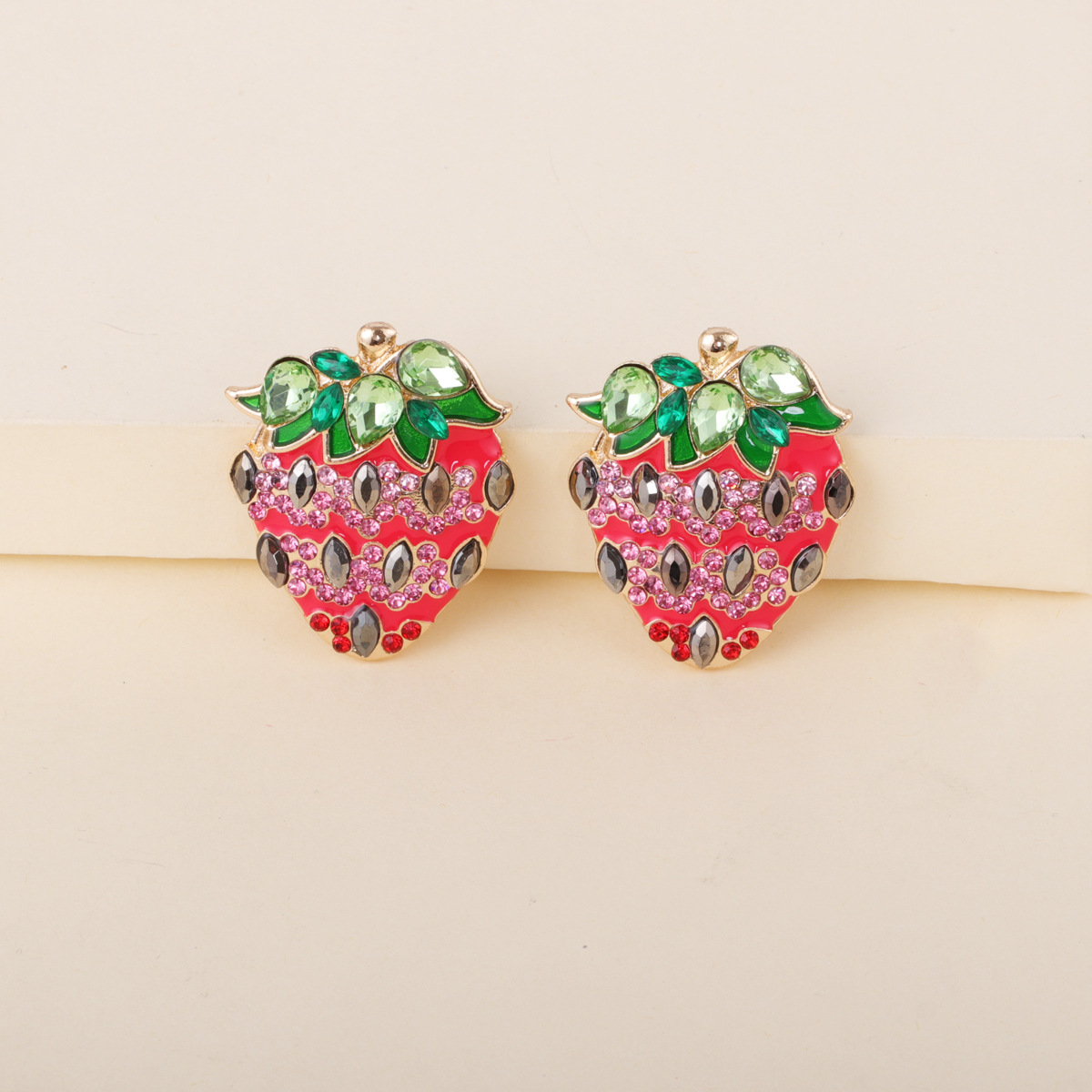 Créatif Doux Fruits Coréens Rose Fraise Huilé Boucles Oreilles Diamant display picture 2