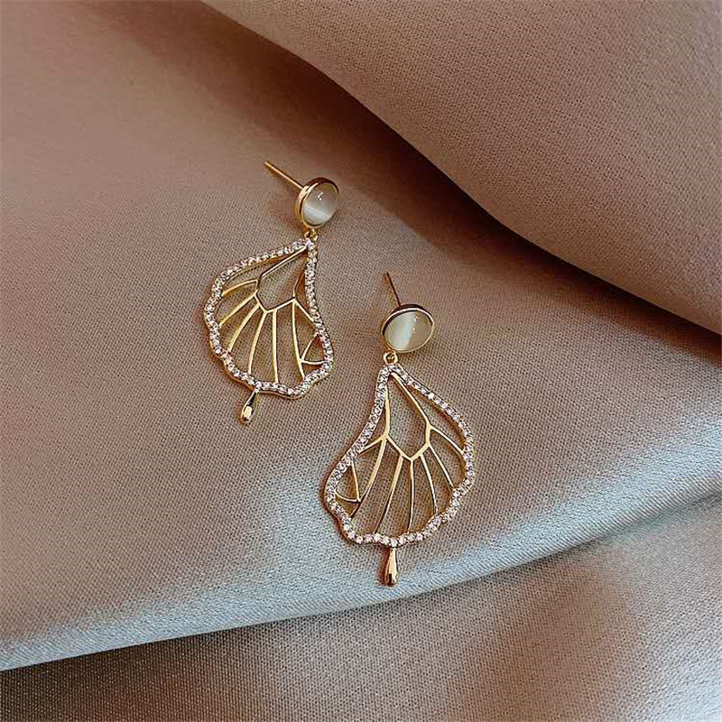 Art Abstract Lotus Leaf New Trendy Women's Silver Needle Alloy Earrings display picture 5