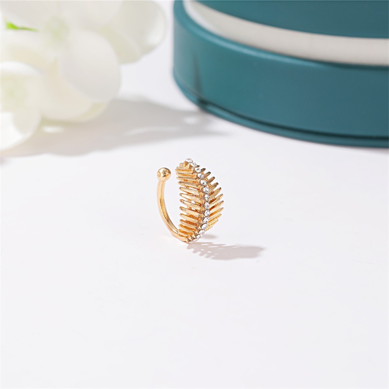 New Retro Diamond Leaf Ear Clip Iron Tree Ear Bone Clip Single Earring Wholesale display picture 5