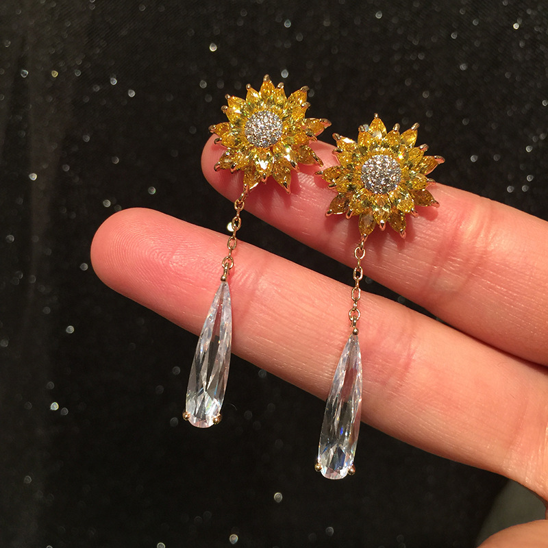 Pequeños Pendientes De Flores Femeninos Elegantes De Lujo Con Micro Incrustaciones De Circón Largos Pendientes De Gota De Agua Con Flecos display picture 4