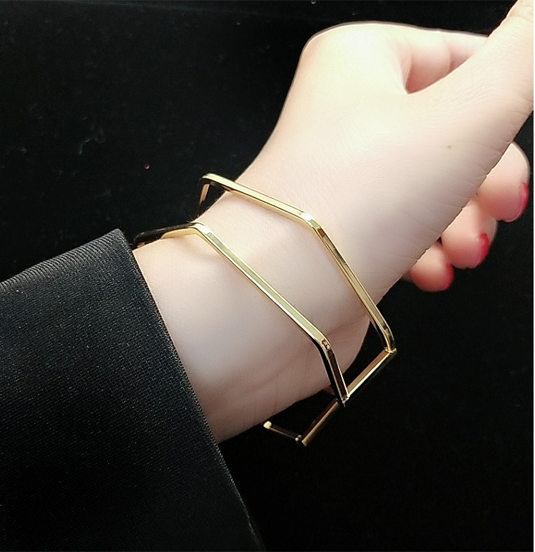 Nuevo Brazalete De Línea Abierta Brazalete De Acero Hueco Antialérgico Chapado En Oro Verdadero display picture 4