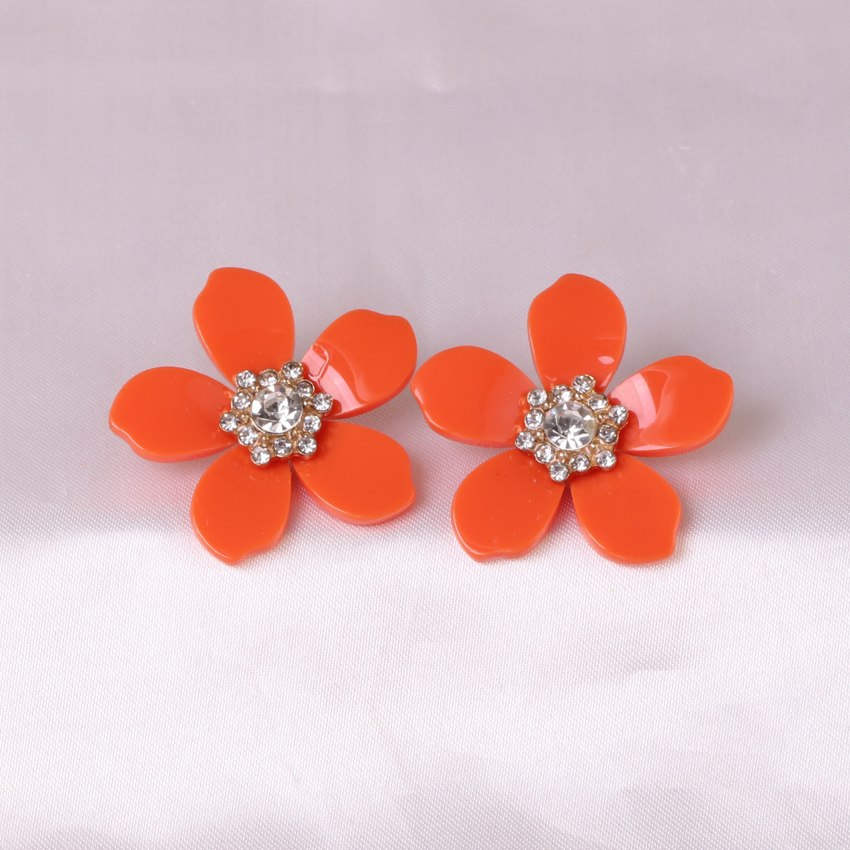 Wholesale Natural Resin Flowers Inlaid With Diamond Ball Earrings For Women display picture 12