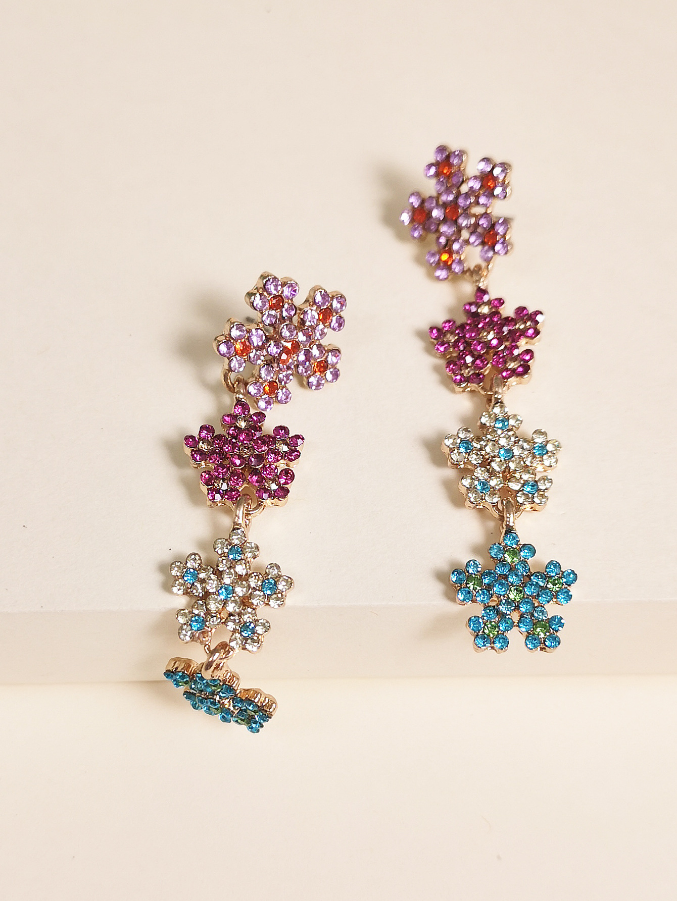 Retro Snowflake Flowers Diamond Earrings Exaggerated Personality Earrings display picture 3