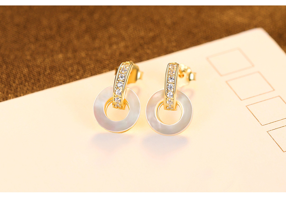 Korean Retro Round Shell Earrings display picture 4