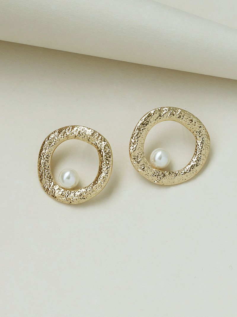 Hot Selling Popular Metal Texture Pearl Earrings Wholesale display picture 2