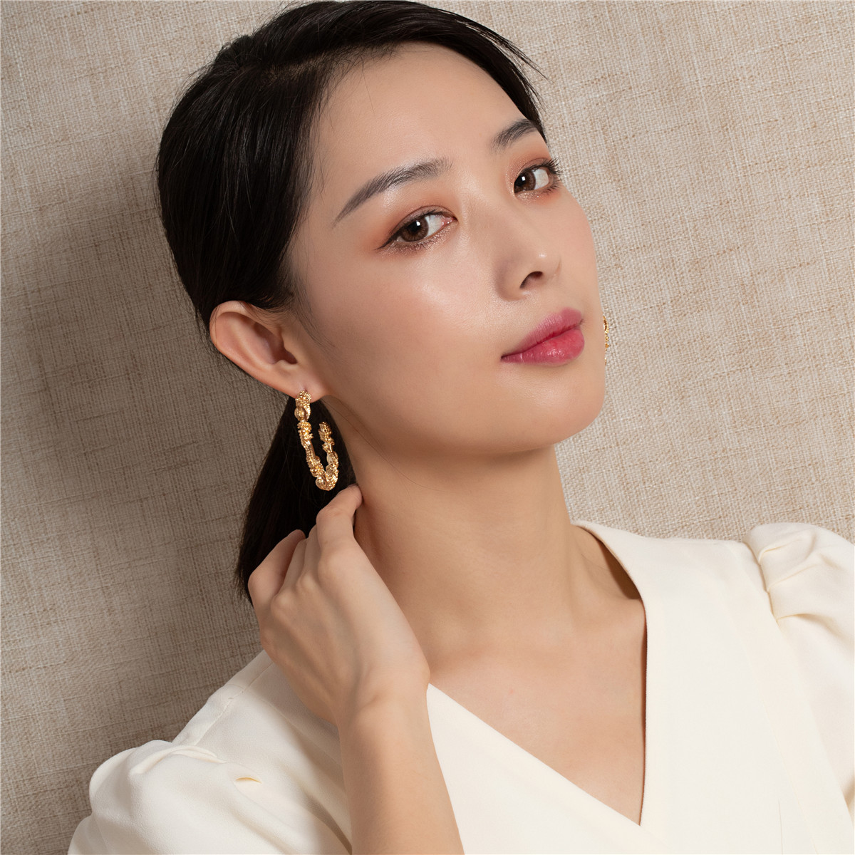 C-shaped Chinese Style Simple Retro Metal Earrings display picture 2