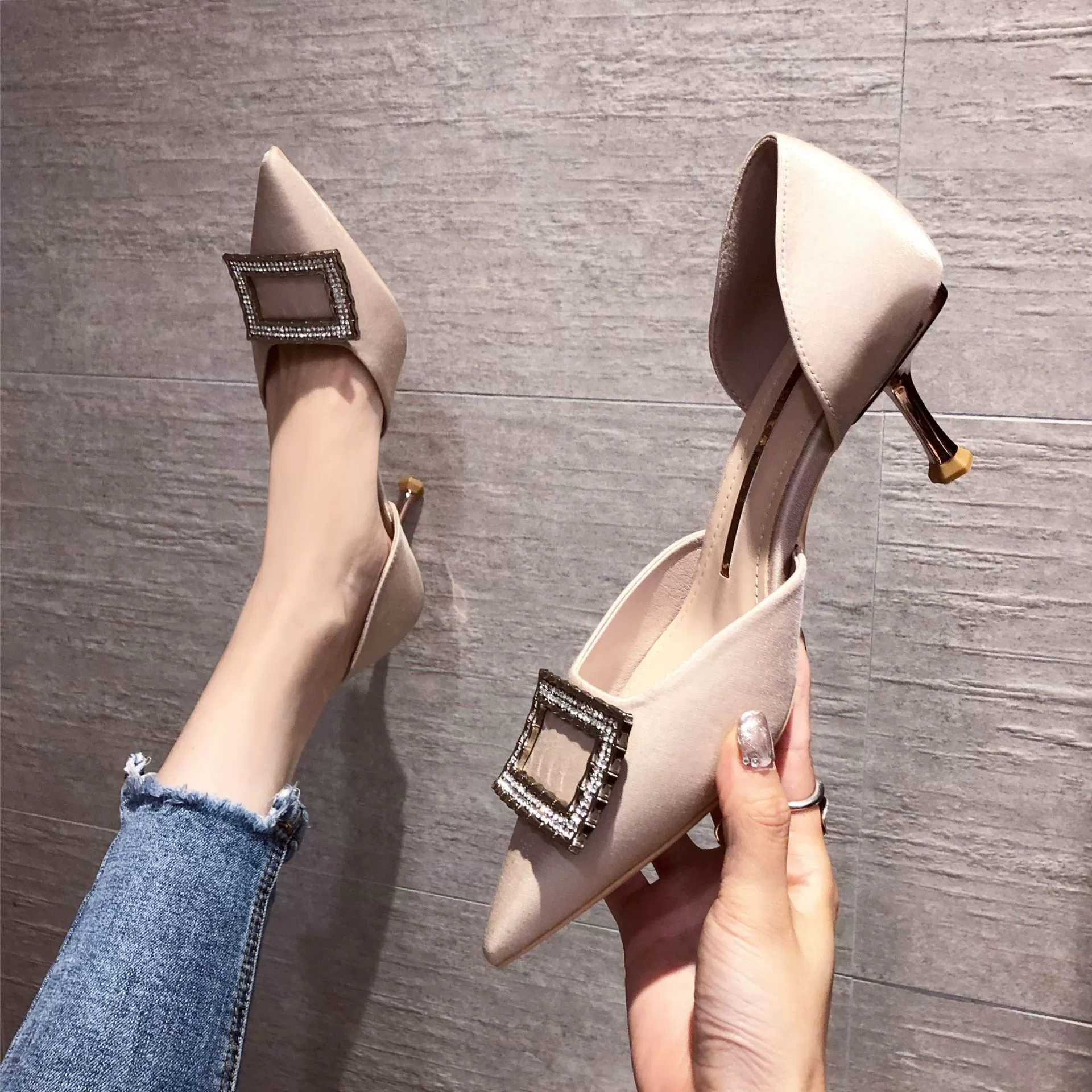 860-10 фабричные прямые Стразы светские ветровые женские туфли на высоком каблуке с острым каблуком неглубокие резиновые корейские полые туфли