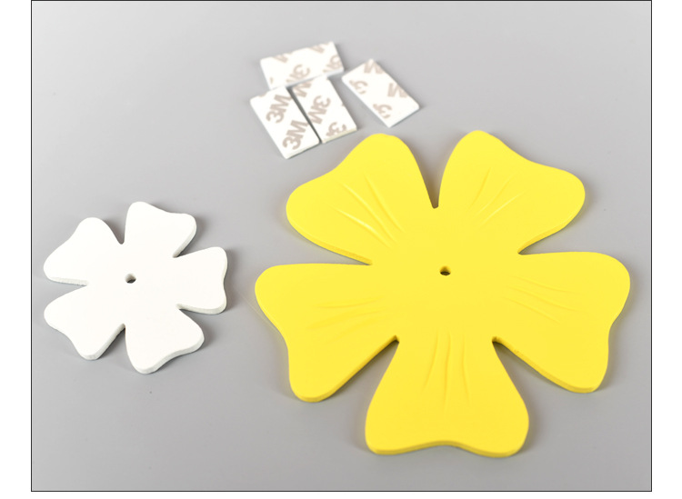 The room decoration is simple and three-dimensional, with plum blossom wall stickers, children's clothing store, kindergarten wall color small decorations, and wooden handicrafts detail image 16