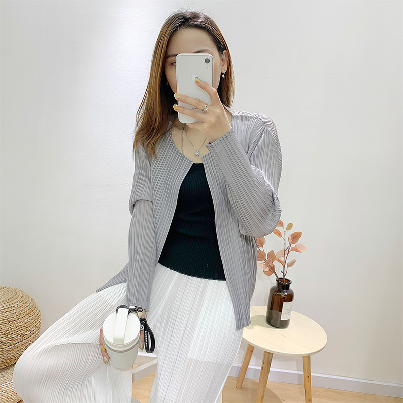 Japanese fabric master spring and summer new pleated Lily long sleeve top shirt Women's niche design thin short coat