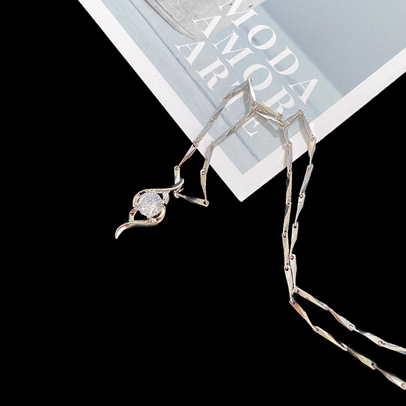 2020 Neue Halskette mit einem Karat Diamanten, modisch, exquisiter, einfacher und eleganter Clawbone-Anhänger, Damenschmuck_voghion.com