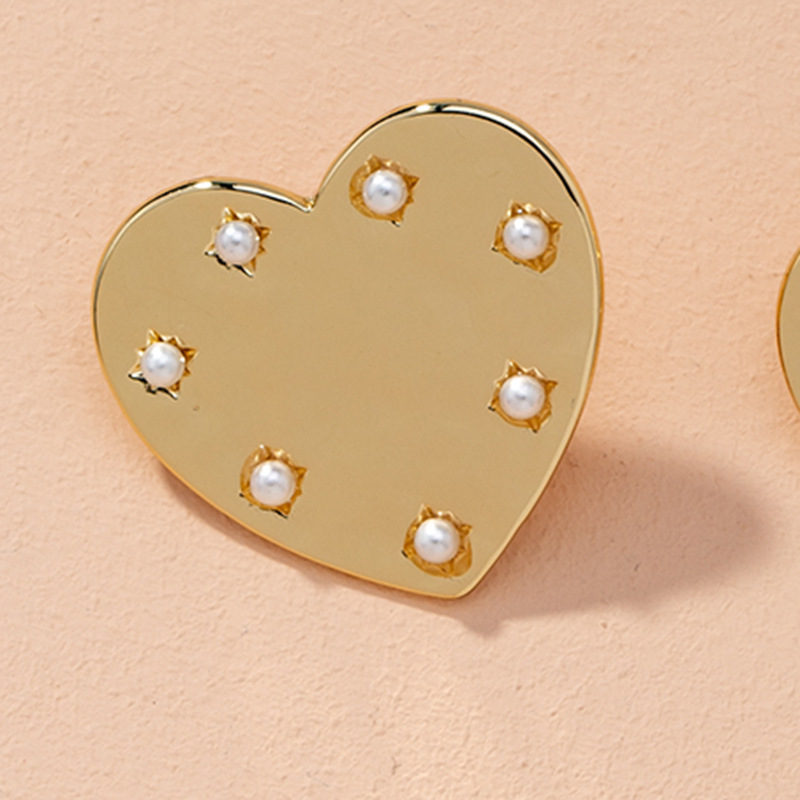 New Korean Heart-shaped Women's Pearl Alloy Heart-shaped Earrings display picture 4