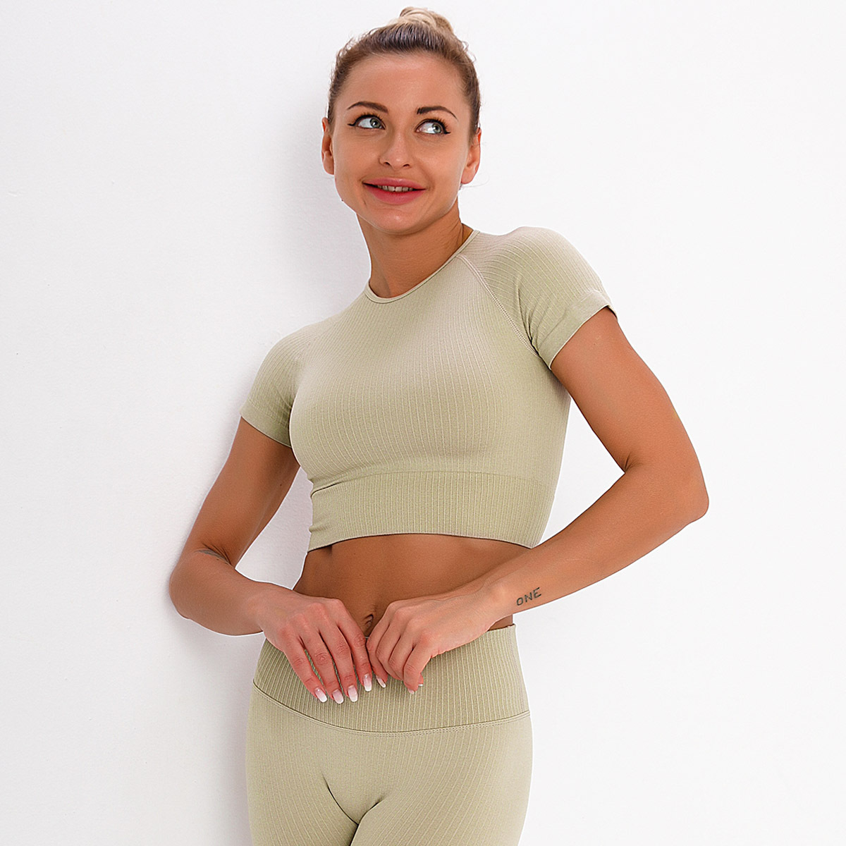 Seamless Knitted Quick-Drying Sports Yoga Suit NSNS12755