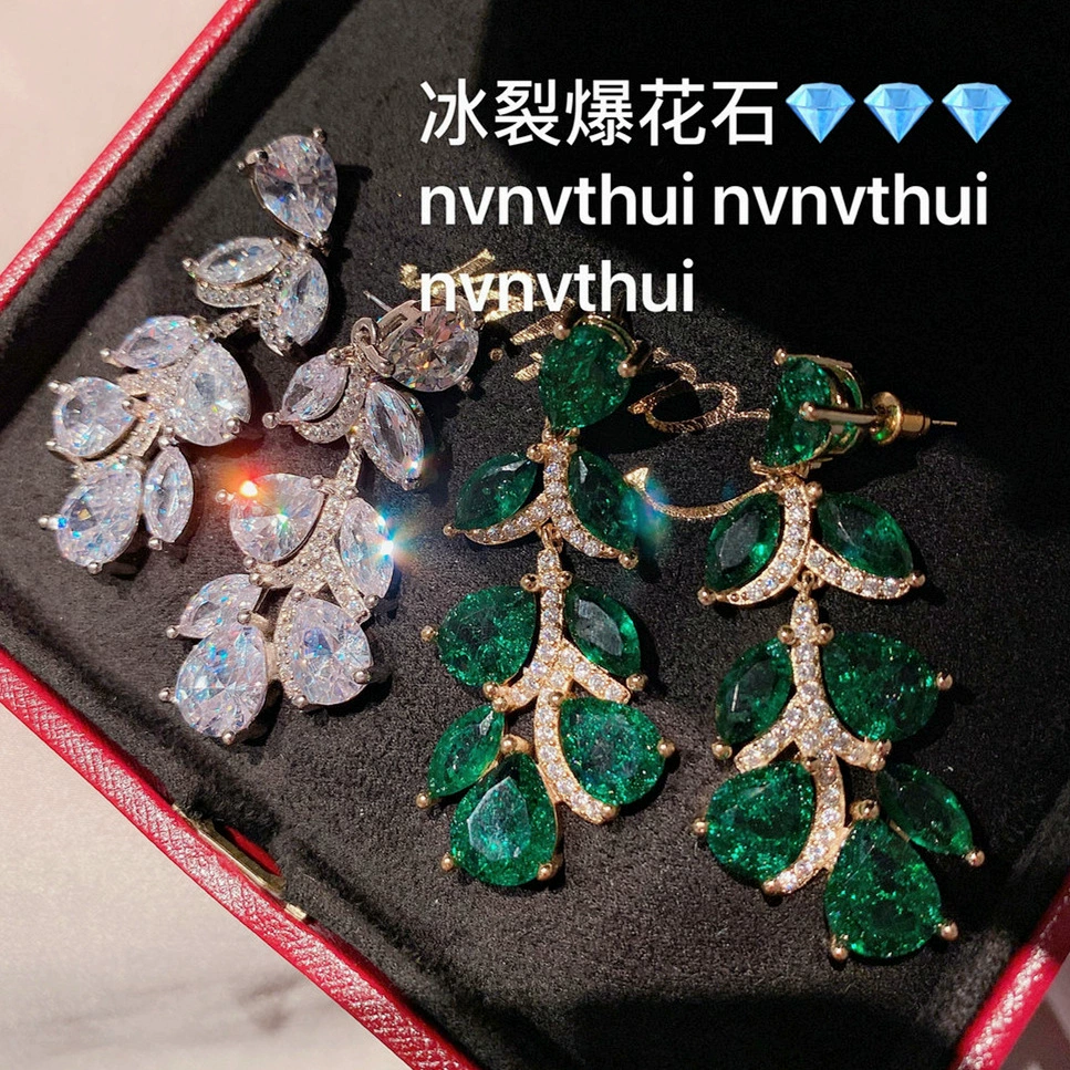 Цирконий, серебряная игла, серьги, образец золота 750, образец серебра 925