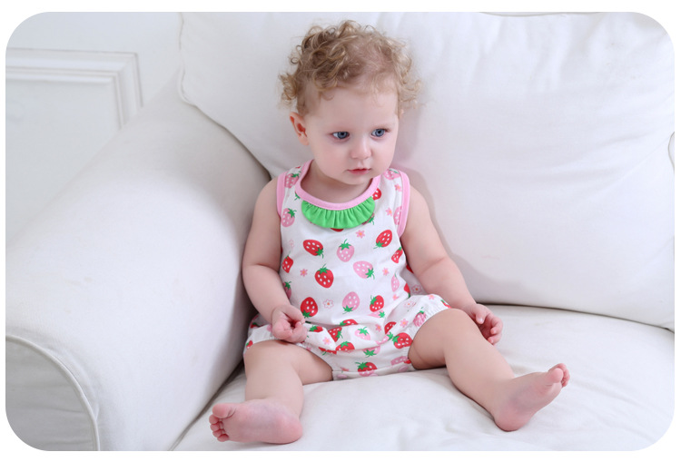 Summer New Comfortable Navy Collar Strawberry Triangle Romper Romper 0-3 Years Old Children's Wear display picture 12