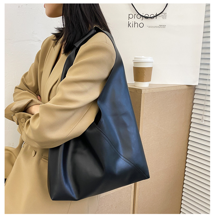 Women's Medium Pu Leather Solid Color Streetwear Bucket Open Shoulder Bag display picture 4