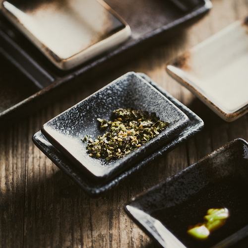Japanese food seasoning plate, ceramic soy sauce dish, hot pot Japanese and Korean food dish, creative household sauce and vinegar dish tableware