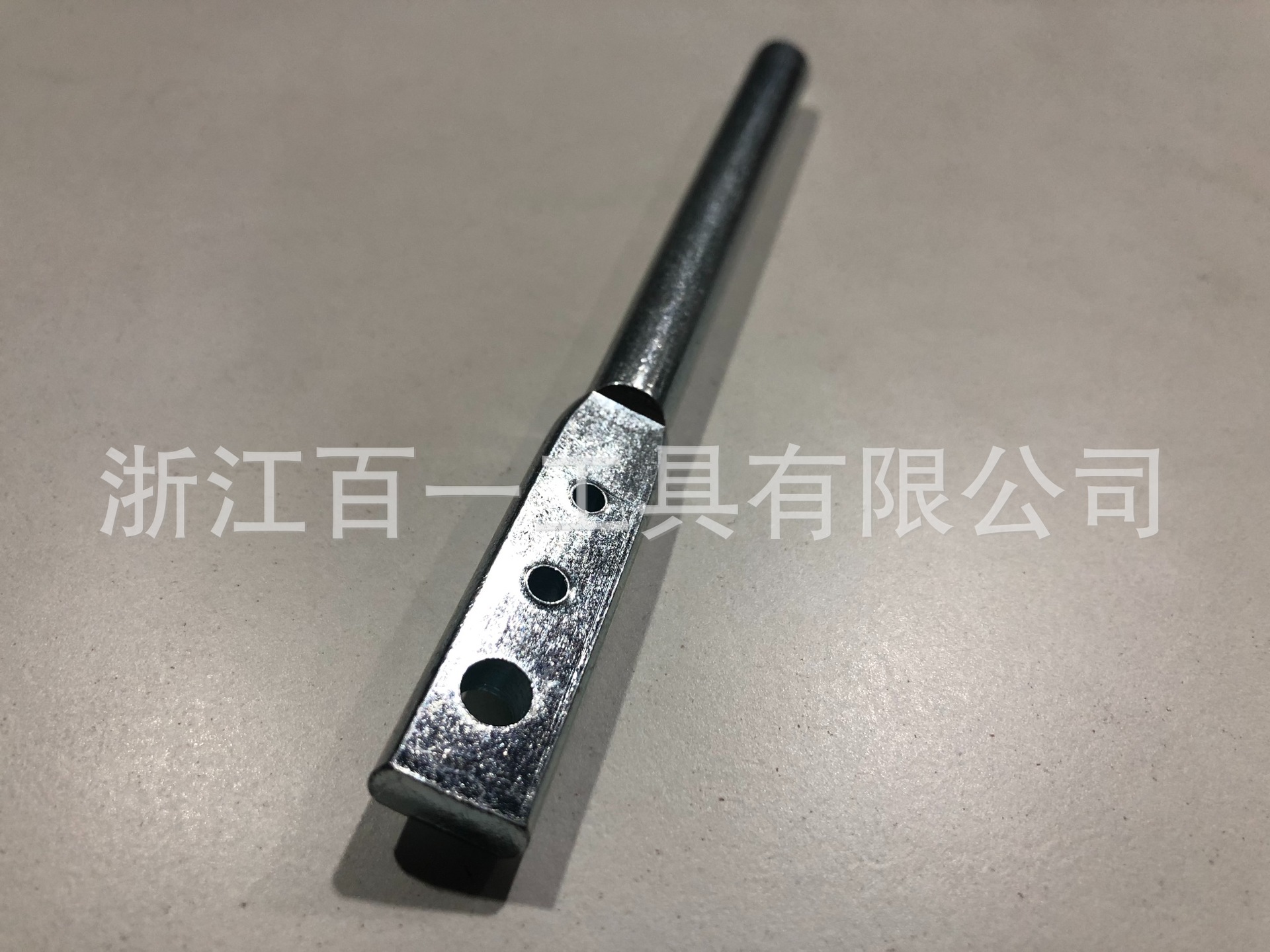 Directo de fábrica portátil galvanizado de tres agujeros cerca de la herramienta de giro cerca de alambre de reparación de la herramienta de la cerca del dispositivo