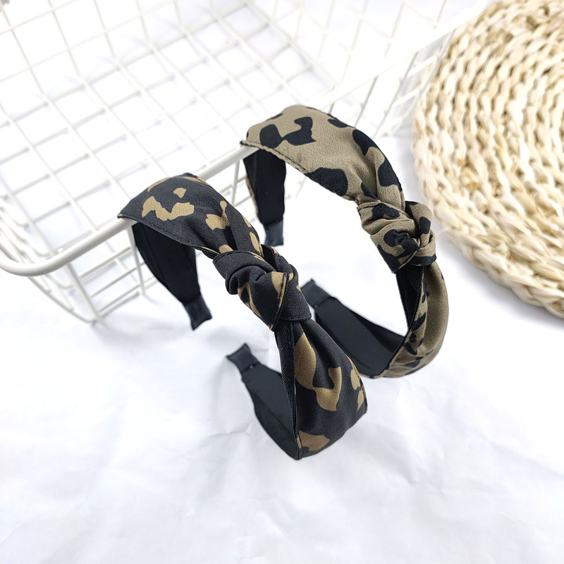 Korean Fashion New Fine-edged Exquisite Leopard Knotted Headband High-end Bowknot Pressure Headband Simple Hair Accessories Ladies Wholesale Nihaojewelry display picture 1