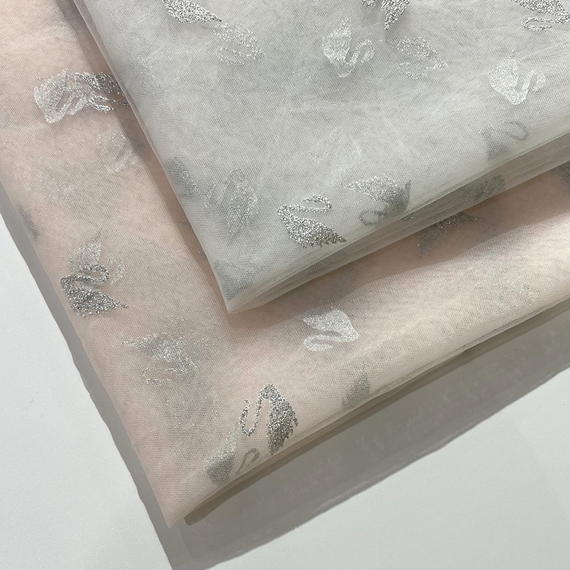 Fabricante de suministro de cisne impresa en oro tela de malla de nylon ropa infantil tela de vestido de acero