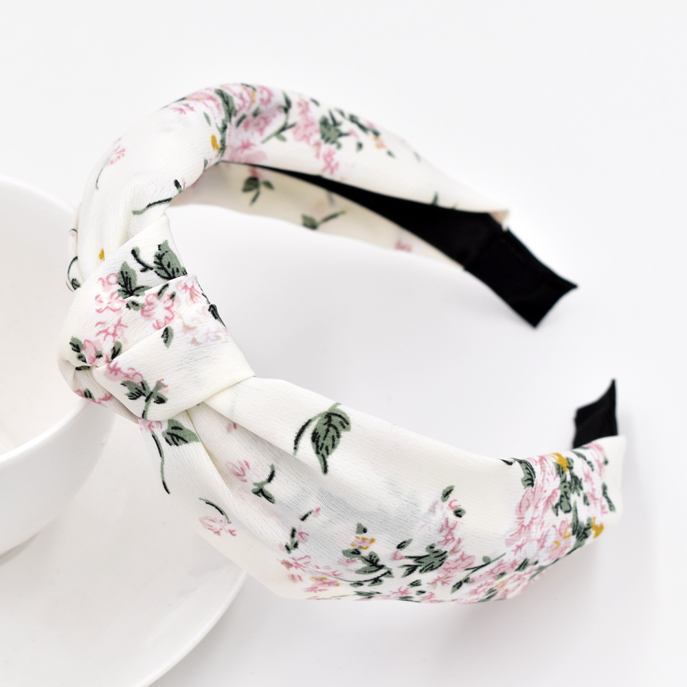 The New Spring And Summer Retro Knotted Flower Thin Section Fabric Cross Headband Wholesale display picture 4