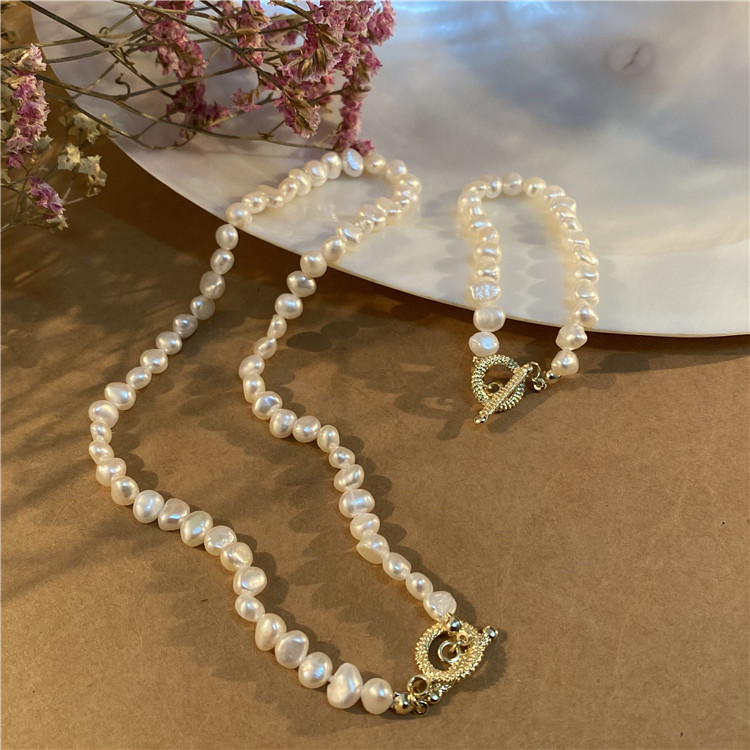 Elegant Geometric Pearl Gold Plated Necklace display picture 2