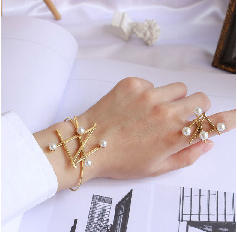 Retro Exaggerated Pearl Irregular Opening Bracelet Titanium Steel Plated Wholesale display picture 13