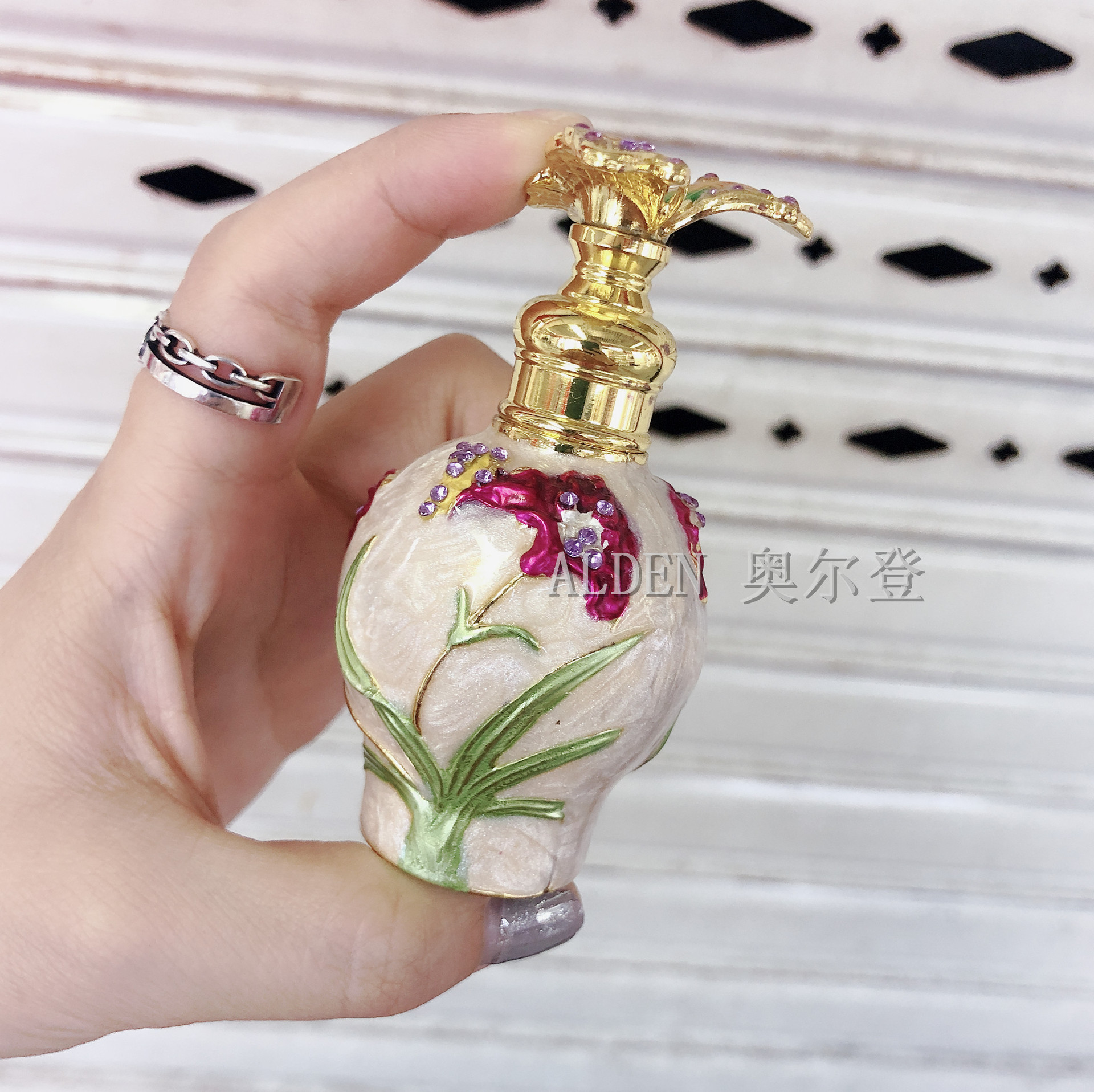Wholesale of 12ml Dubai-style tattoo color bottles, butterfly perfume bottles and exquisite essential oil bottles detail image 2