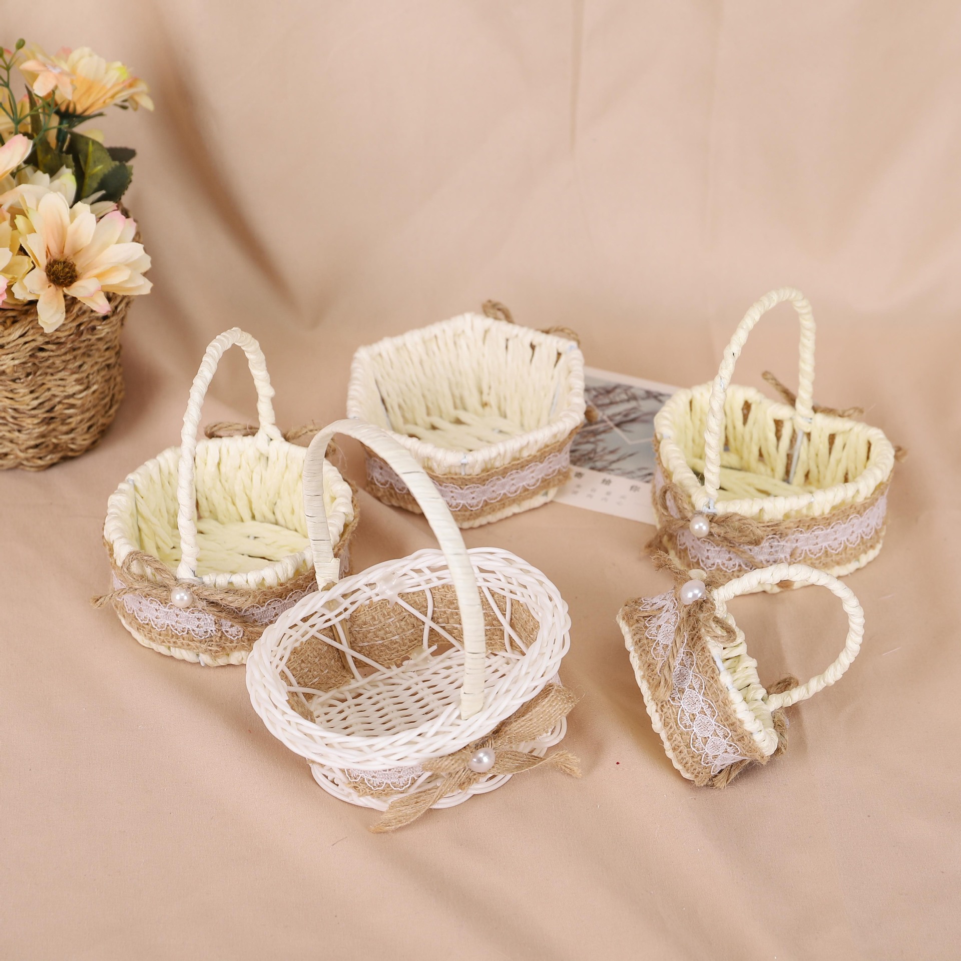Willow and rattan woven storage flower basket, jute rope lace hand-held small basket, picking hand-held flower basket, children's small basket