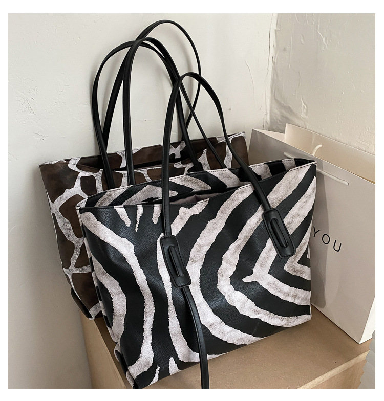 New Popular Large-capacity Striped Big Bag display picture 5