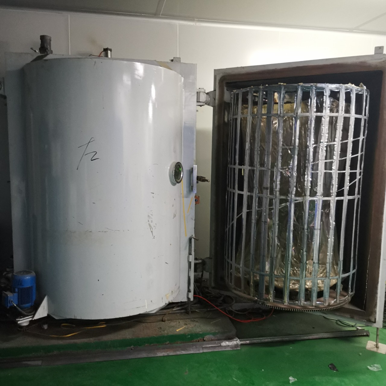 ZHENGHENG ZL20006 9-axis vacuum coating machine can electroplate plastic products in 8 minutes.