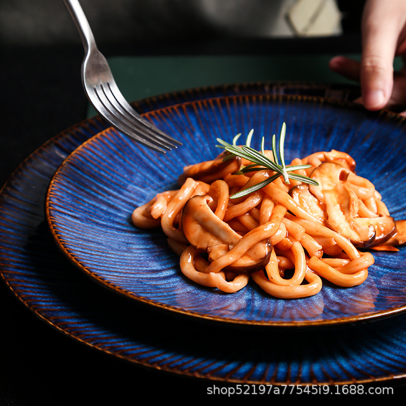 El horno de estilo japonés se convierte en cerámica creativa, plato occidental, plato de carne, plato de verduras, plato de forma especial, fabricante de vajilla para el hogar del hotel al por mayor