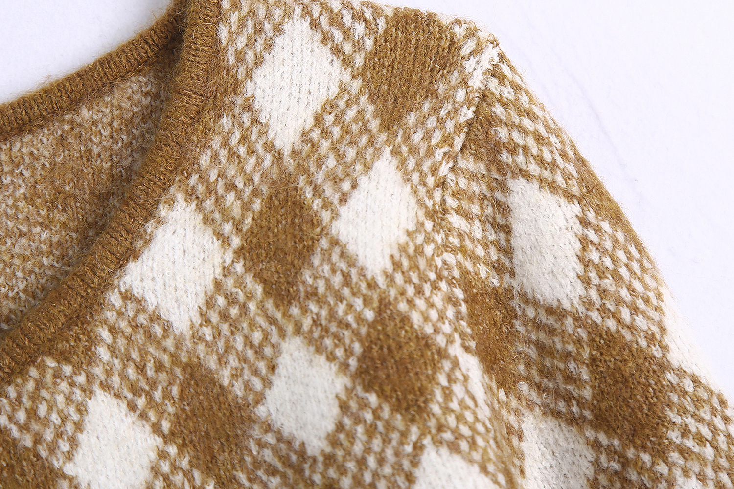 wholesale autumn diamond pattern women's knitted cardigan jacket NSAM3142