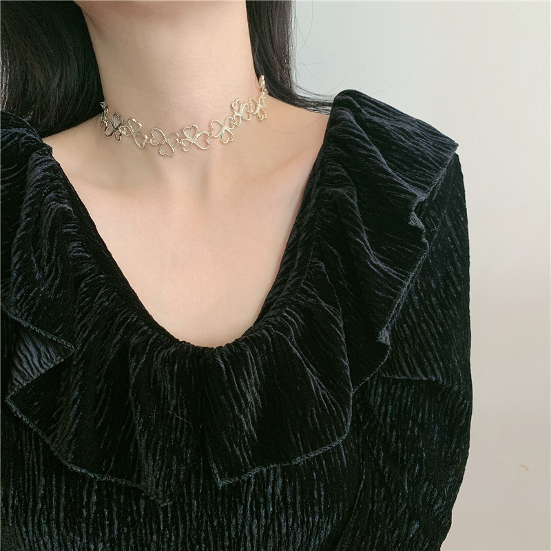 Flower Metal Hollow Stitching Love Clavicle Chain Choker Neck Chain Wholesale Nihaojewelry display picture 1