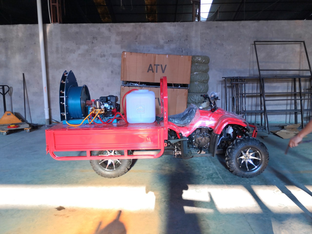 农用四轮喷雾消毒机器摩托车农用自动打药车带斗农夫车 ATV农机具