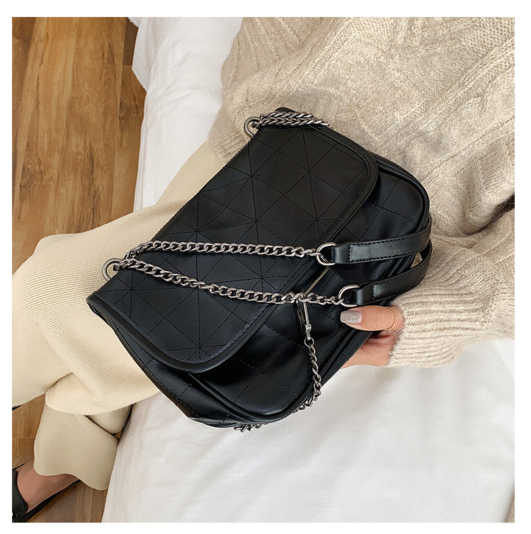 Small New Autumn Fashion Rhombic Chain Simple Messenger Small Square Bag display picture 13